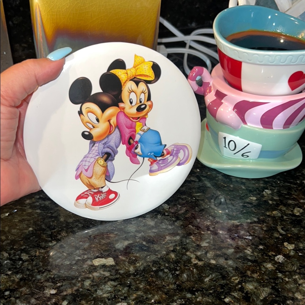 Vintage Disney Mickey and Minnie Mouse 6in Button (1986)